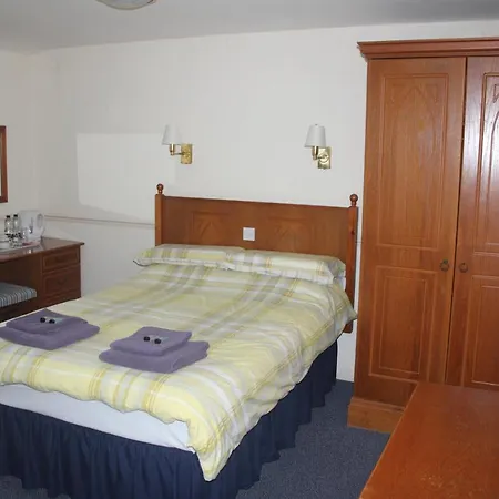 The Red Lion 3*