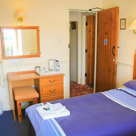 The Red Lion 3*