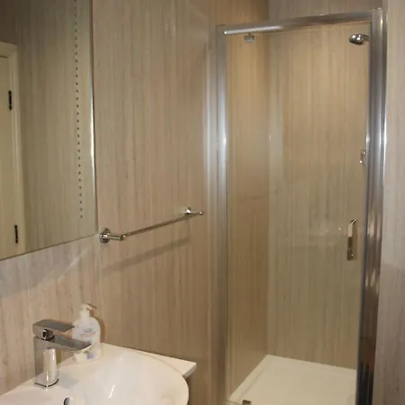 The Red Lion 로윅그린